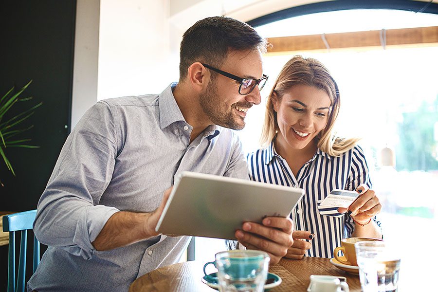 Couple-on-Ipad